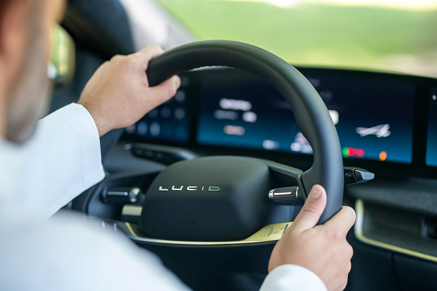 نقطة شحن السيارات الكهربائية للمنشآت التجارية والحكومية